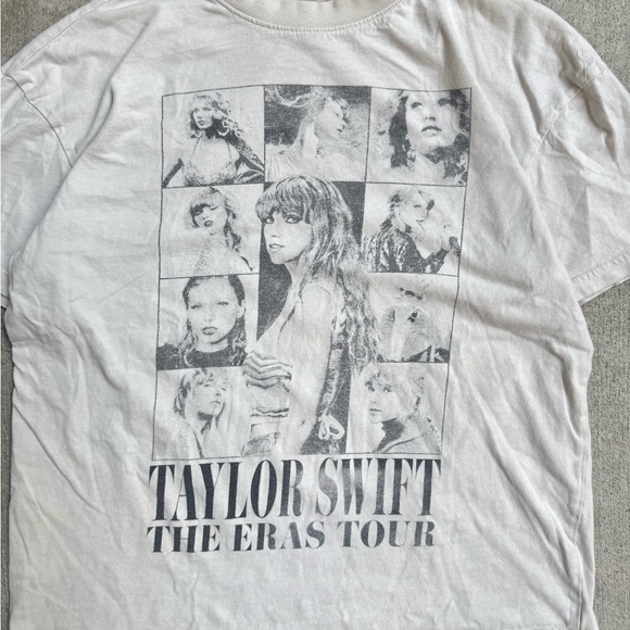 Taylor Swift The Eras Tour Women’s Cream Tour Tshirt XS 20x24 - Picture 5 of 5
